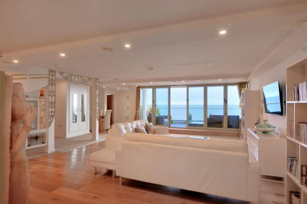Largigi Offering Two Amazing Panoramic Sea Front Apartments 莱姆里吉斯 外观 照片