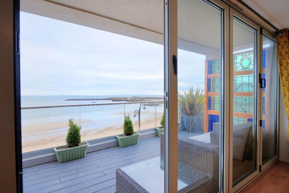 Largigi Offering Two Amazing Panoramic Sea Front Apartments 莱姆里吉斯 外观 照片