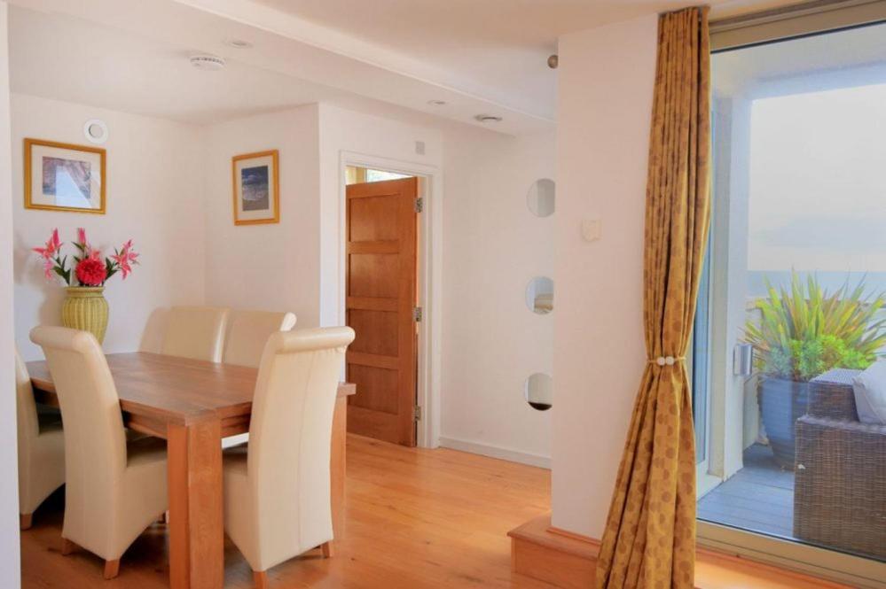 Largigi Offering Two Amazing Panoramic Sea Front Apartments 莱姆里吉斯 外观 照片