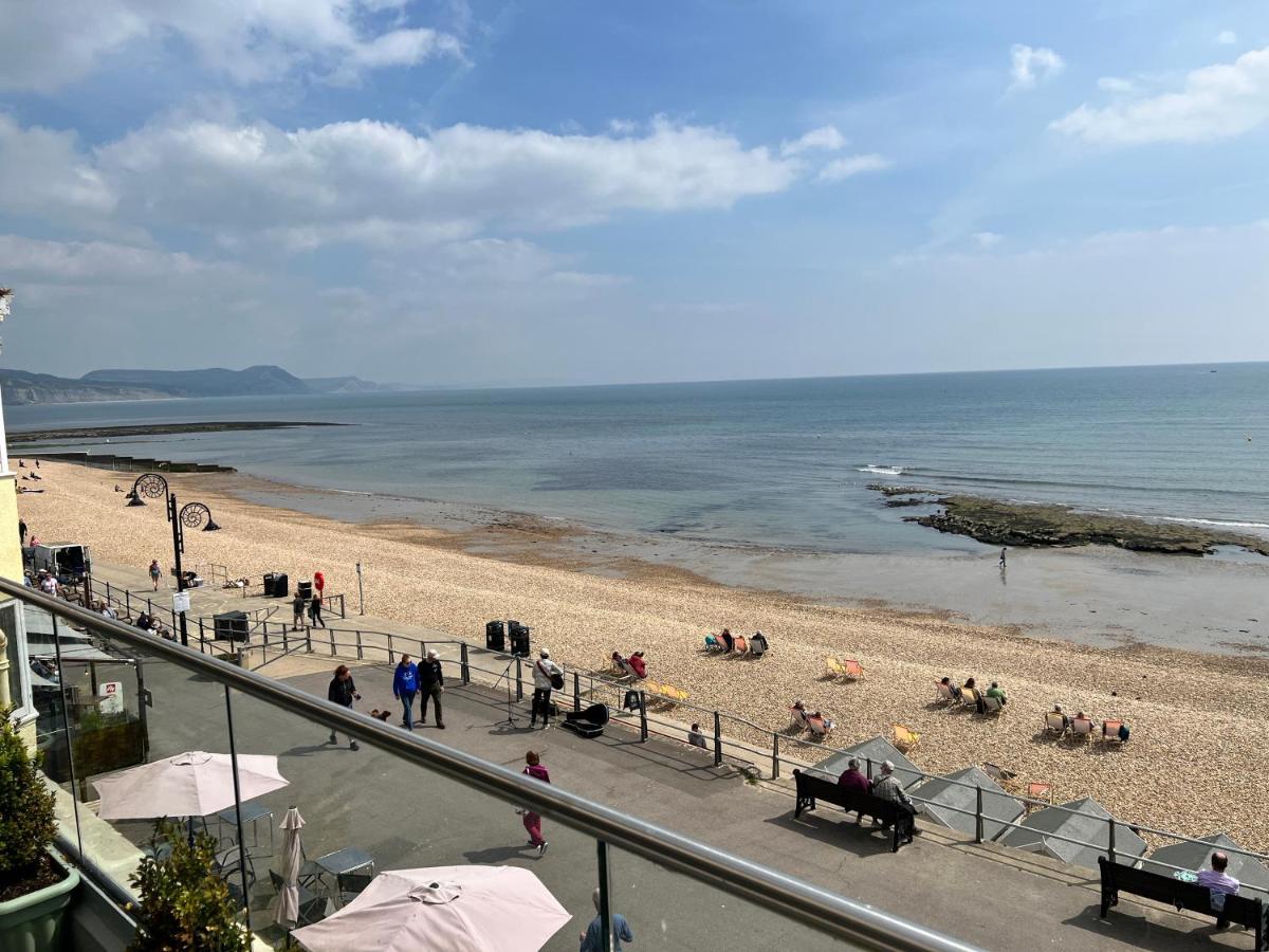 Largigi Offering Two Amazing Panoramic Sea Front Apartments 莱姆里吉斯 外观 照片