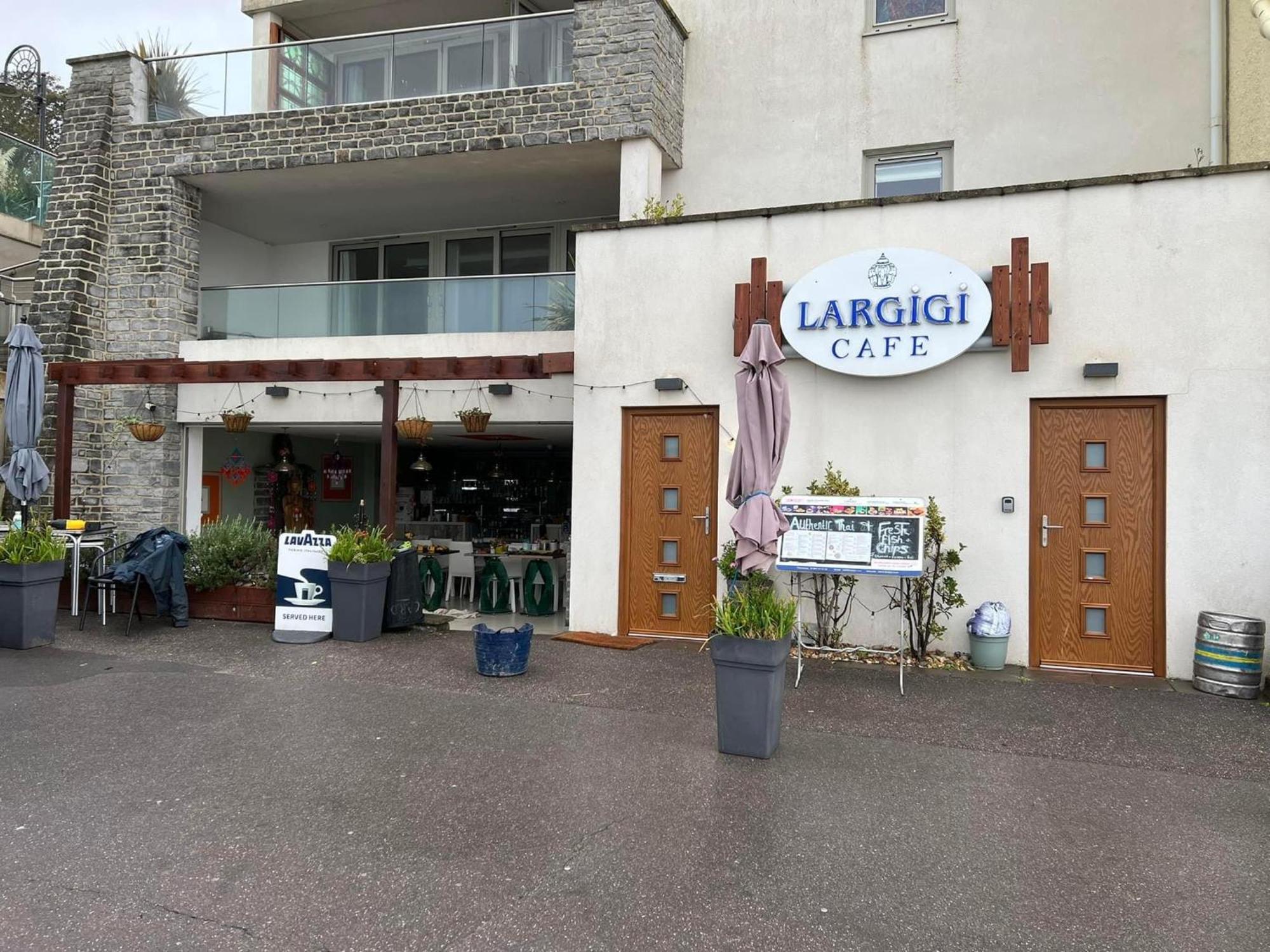 Largigi Offering Two Amazing Panoramic Sea Front Apartments 莱姆里吉斯 外观 照片